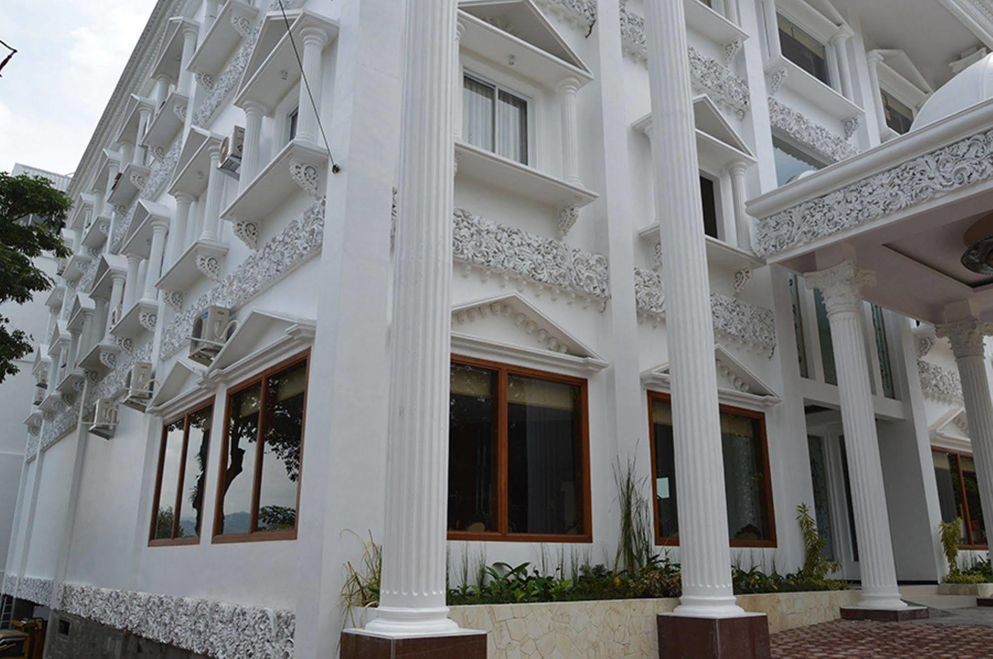 Hotel Safira Magelang Esterno foto