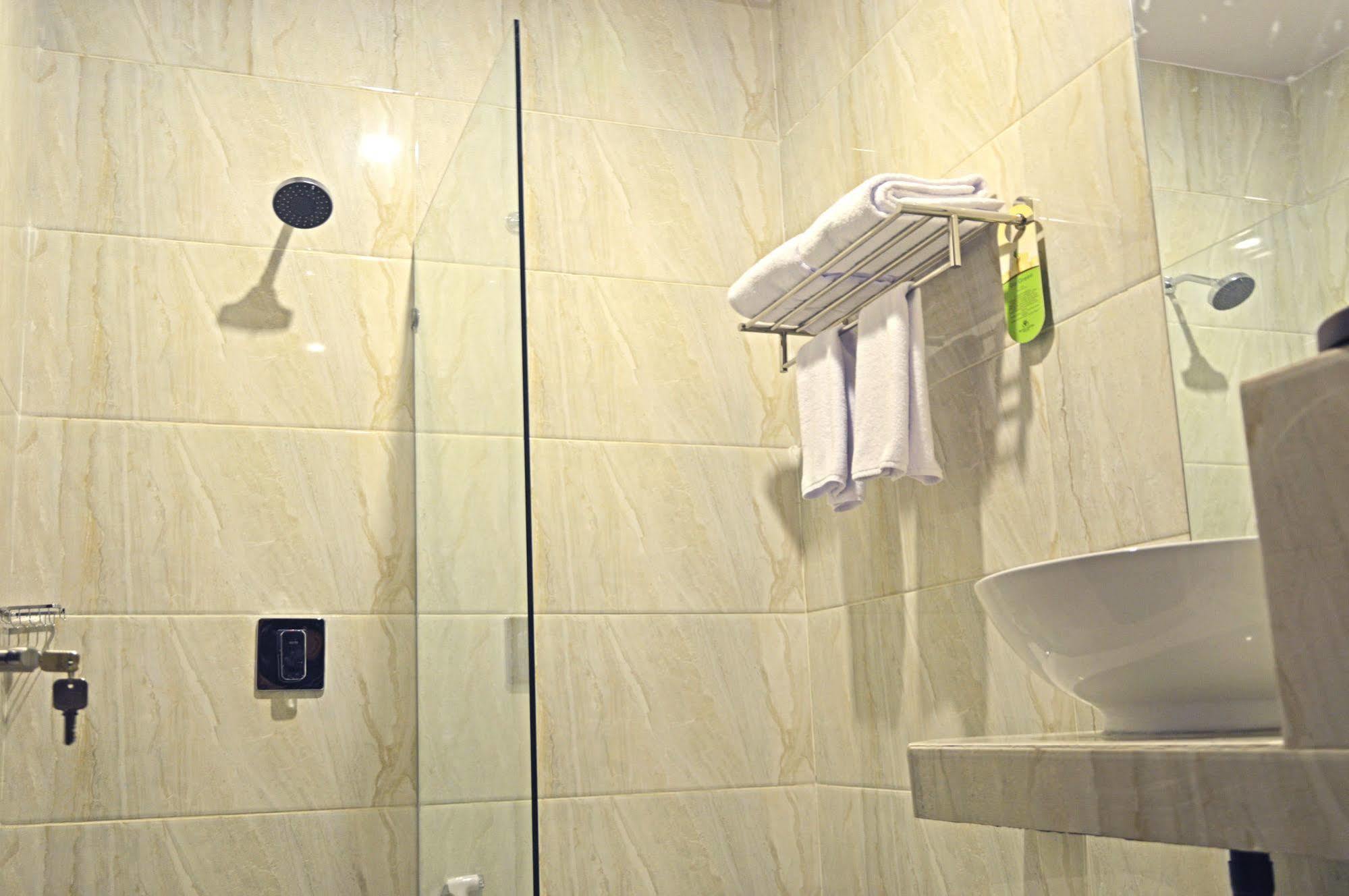 Hotel Safira Magelang Esterno foto